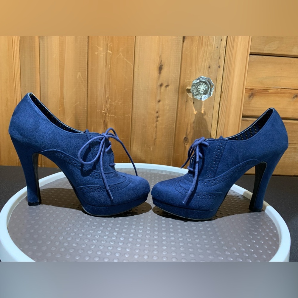 Fioni Manmade Blue Suede Heels size 8.5 Lace Ups Like New, tried on EUC - Picture 11 of 12